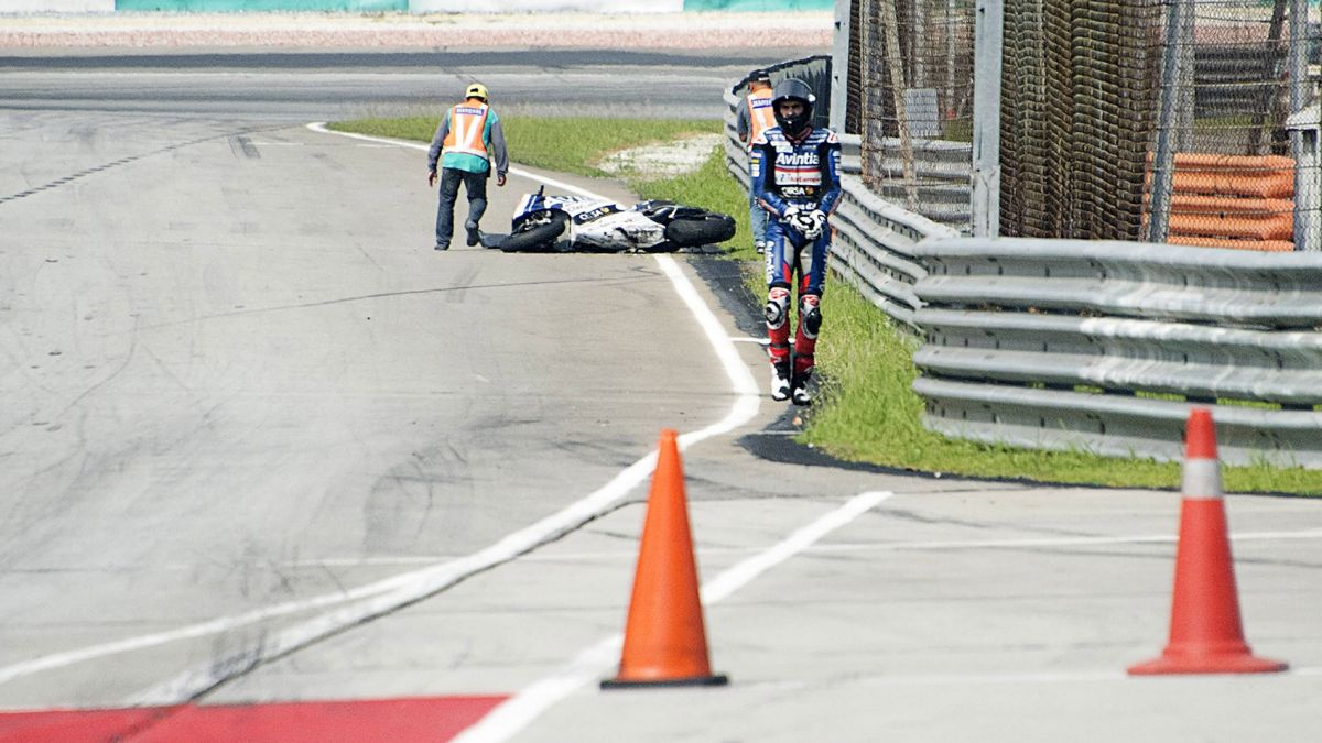Loris Baz Ducati Crash 2016